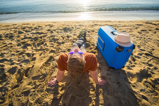 Foto vista ad alta angolazione delle persone sulla spiaggia