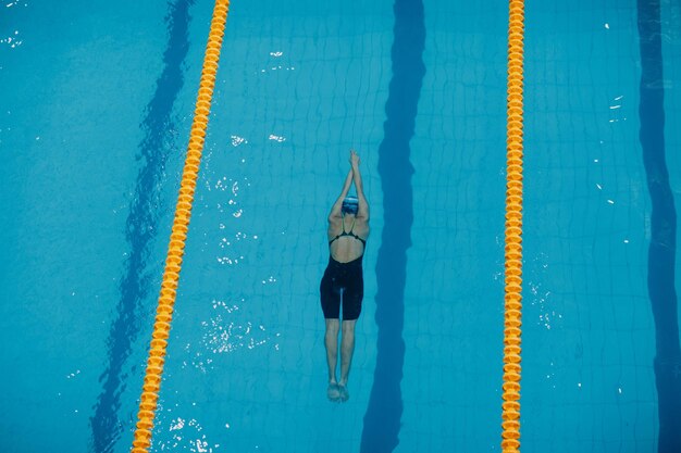 Photo high angle view of people in swimming pool