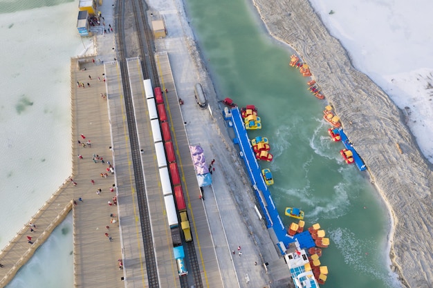 Photo high angle view of people on swimming pool