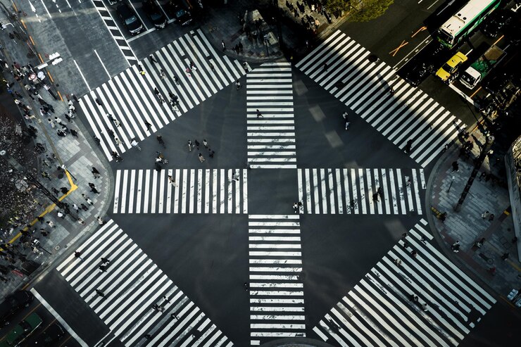 Photo high angle view of people walking on road