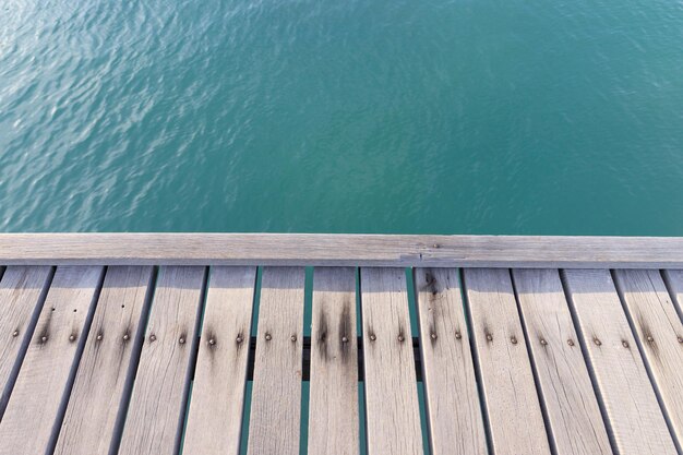 Photo high angle view of pier over lake