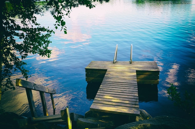 Photo high angle view of pier on lake