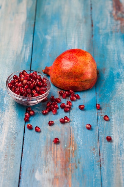 Photo high angle view of pomegranate seeds