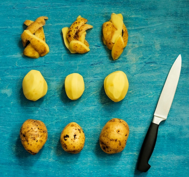 Photo high angle view of potatoes on table