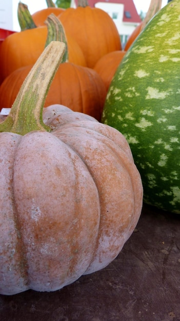 Photo high angle view of pumpkin on table at market