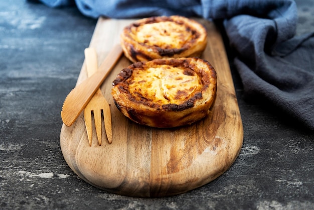 Photo high angle view of quiche on table