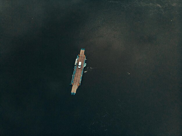 Photo high angle view of raft sailing on sea