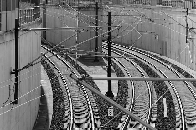 Photo high angle view of railroad tracks