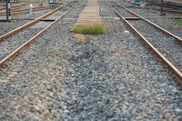 Photo high angle view of railroad tracks