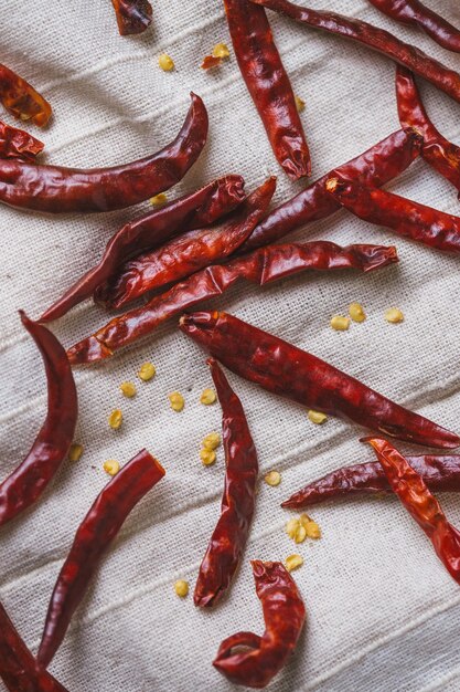 Photo high angle view of red chili peppers on table