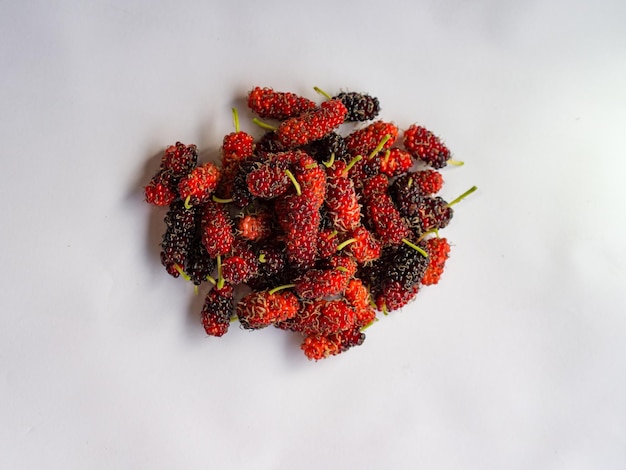 Photo high angle view of red mulberry against white background