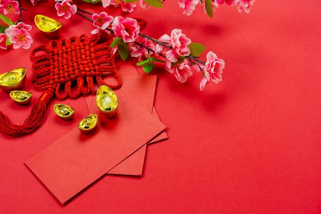 Photo high angle view of red roses on table