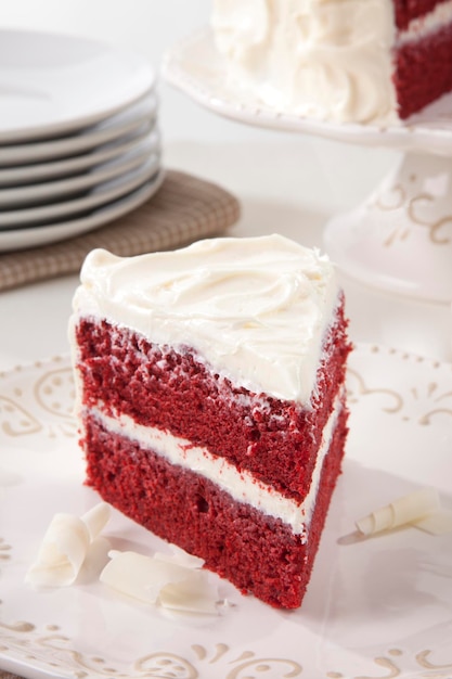 Photo high angle view of red velvet cake slice served in plate
