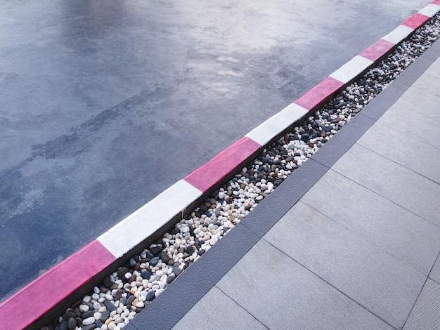 Photo high angle view of red white striped paint along walkway