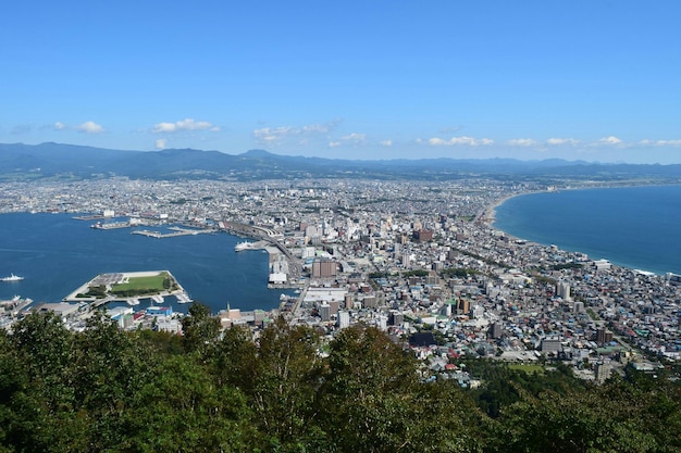 空に向かって住宅街の高角度の景色