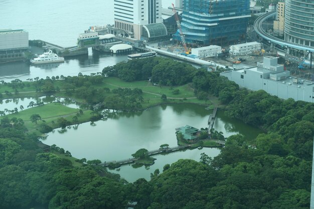 Photo high angle view of river amidst buildings in city