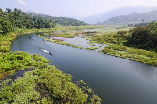 タイの川の高角度の景色