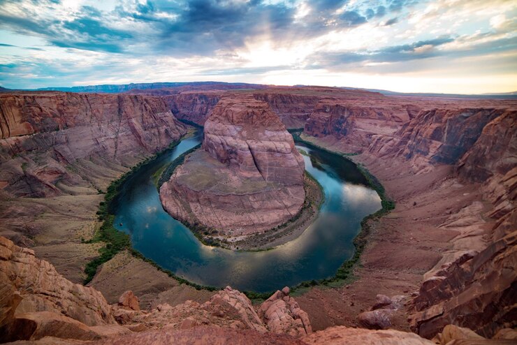 Photo high angle view of rock formation against cloudy sky