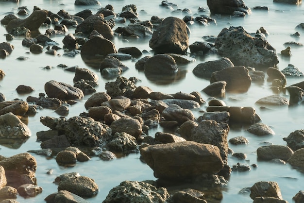 Photo high angle view of rocks at beach