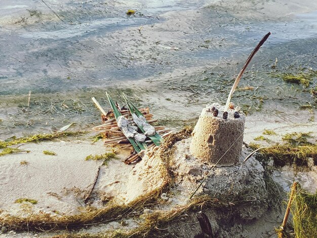 Foto vista ad alto angolo delle rocce sulla spiaggia