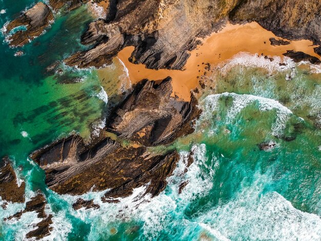 Photo high angle view of rocks on beach