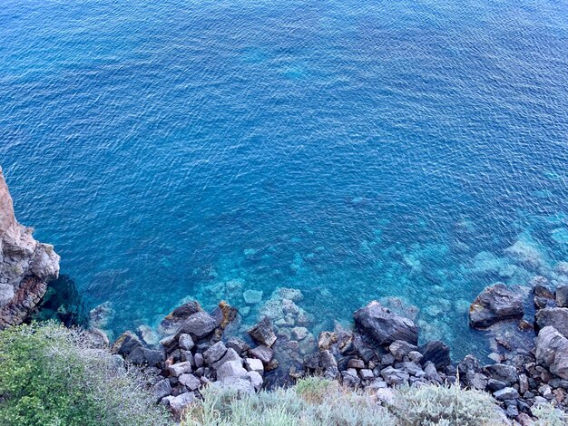 Photo high angle view of rocks on beach