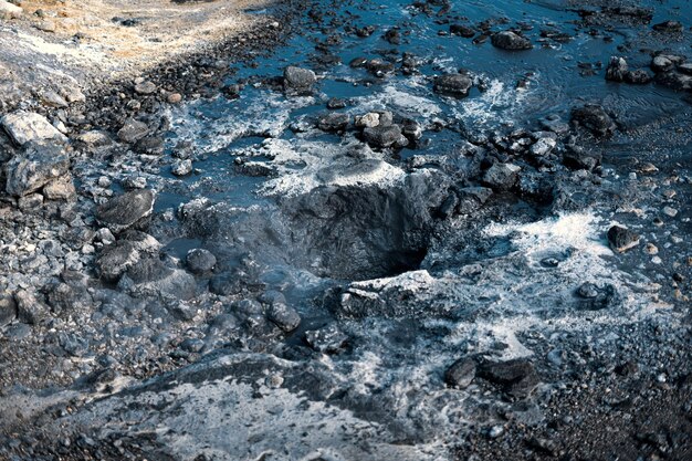 Photo high angle view of rocks in geyser