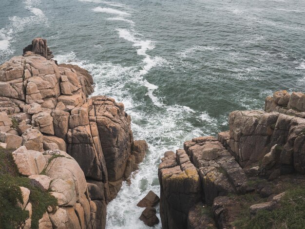 Photo high angle view of rocks on sea shore