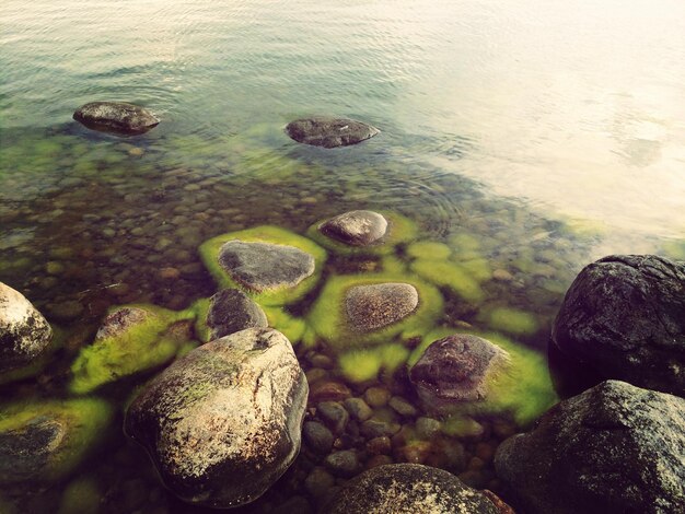 Photo high angle view of rocks in sea