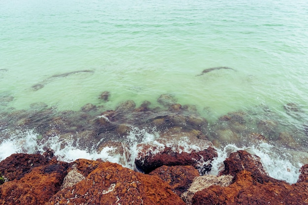 Photo high angle view of rocks in sea