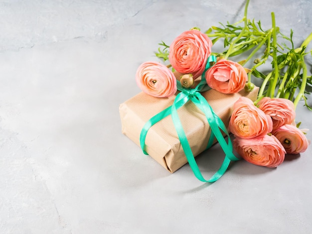 Photo high angle view of roses on table