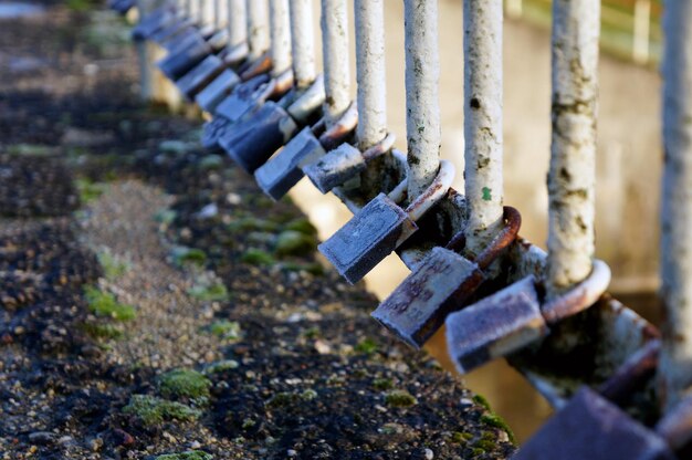 Photo high angle view of rusty metal railing