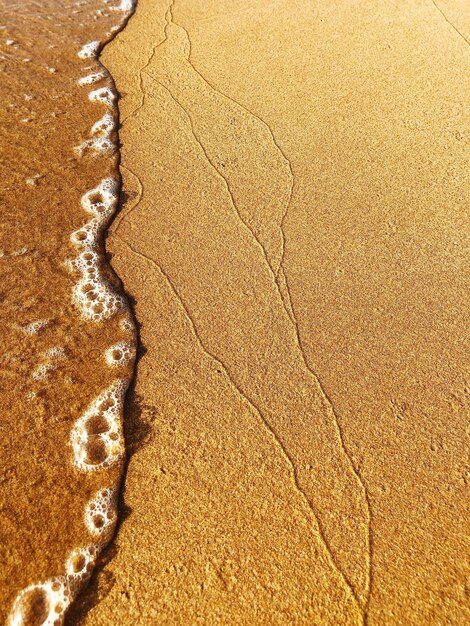 Foto vista ad alto angolo della sabbia sulla spiaggia