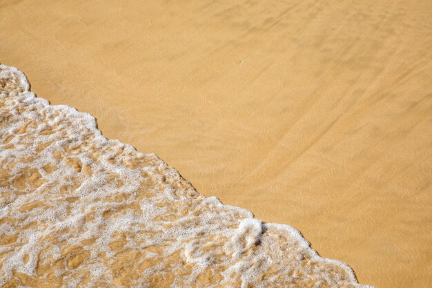 Foto vista ad alto angolo della sabbia sulla spiaggia