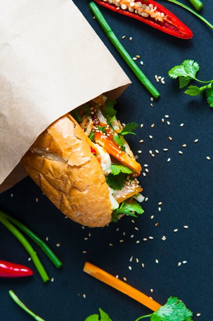 Photo high angle view of sandwich in paper bag on table