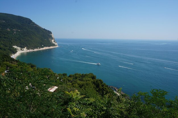 Photo high angle view of sea against sky