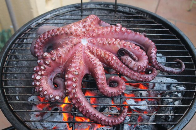 Photo high angle view of seafood on barbecue grill