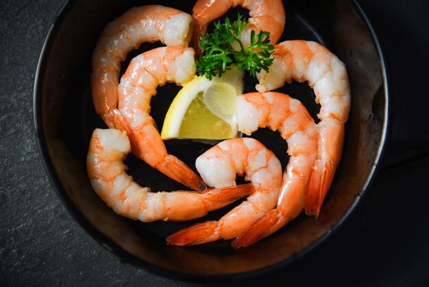 Photo high angle view of seafood in bowl