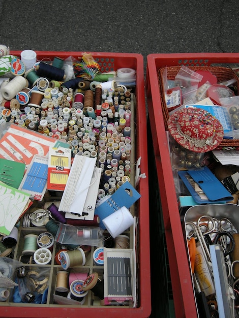 Photo high angle view of sewing items in containers