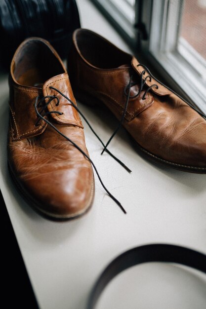 Photo high angle view of shoes by window