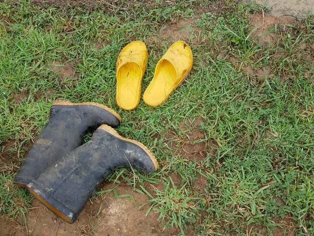 Photo high angle view of shoes on field