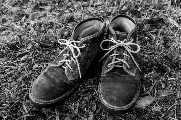 Foto vista ad alto angolo delle scarpe sul campo