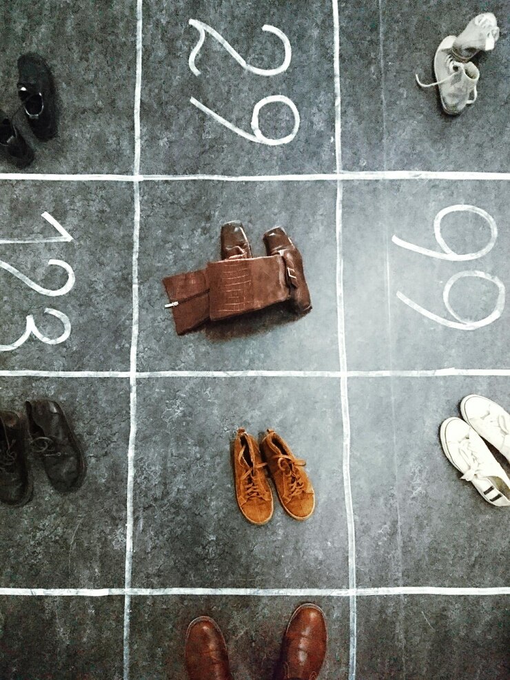 Photo high angle view of shoes on floor