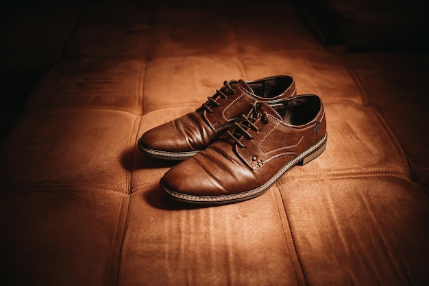 Photo high angle view of shoes on hardwood floor