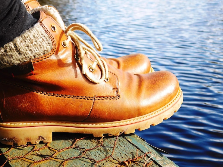 Photo high angle view of shoes in water