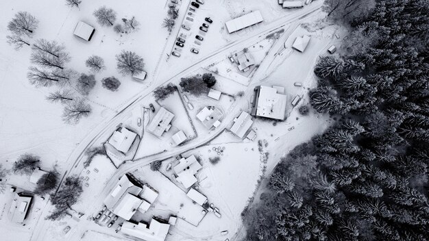 Photo high angle view of snow covered trees on field