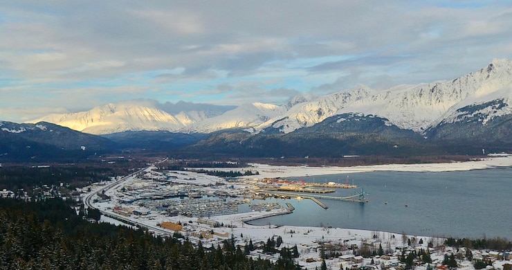 Photo high angle view of snowcapped mountains against sky