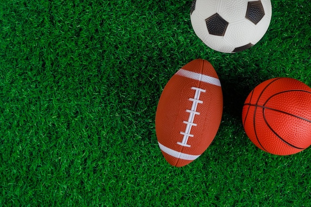 Photo high angle view of soccer on grassy field