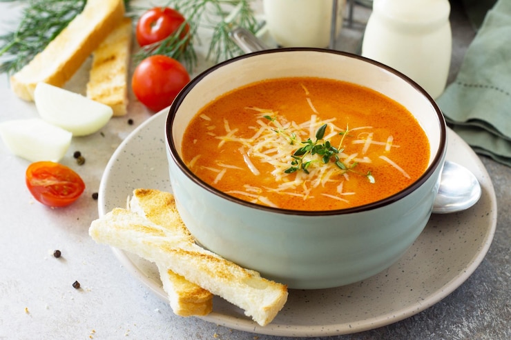 Photo high angle view of soup in bowl on table