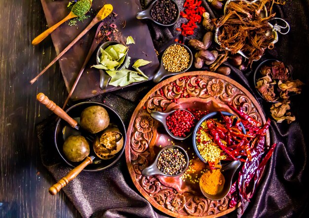 Photo high angle view of spices in bowl on table